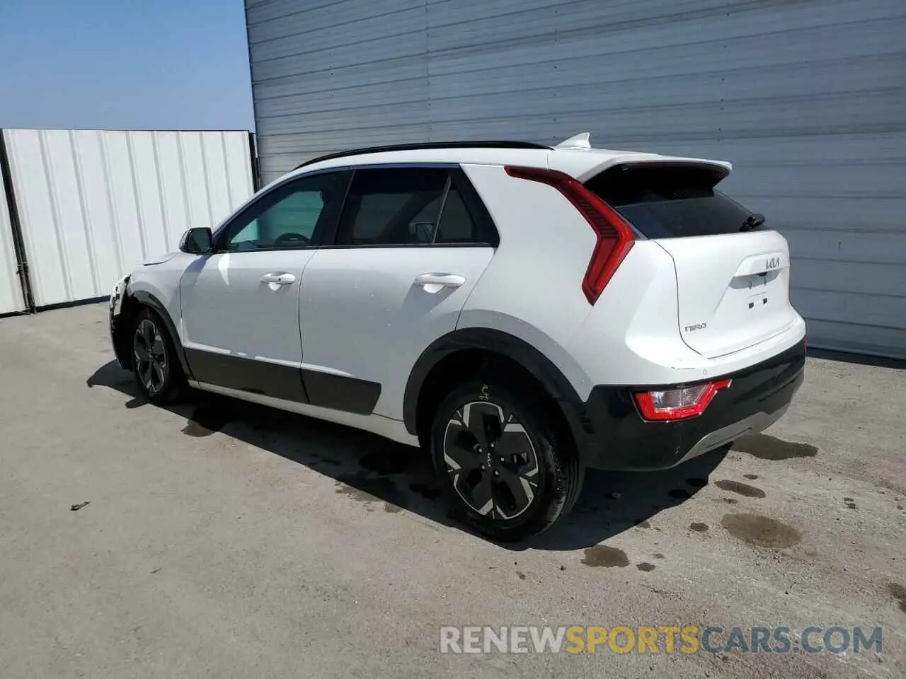 2 fotografías del automóvil dañado KNDCR3L12P5022863 KIA NIRO WIND 2023