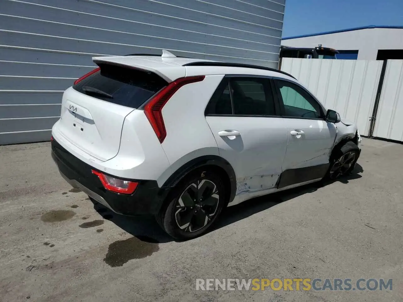 3 fotografías del automóvil dañado KNDCR3L12P5022863 KIA NIRO WIND 2023