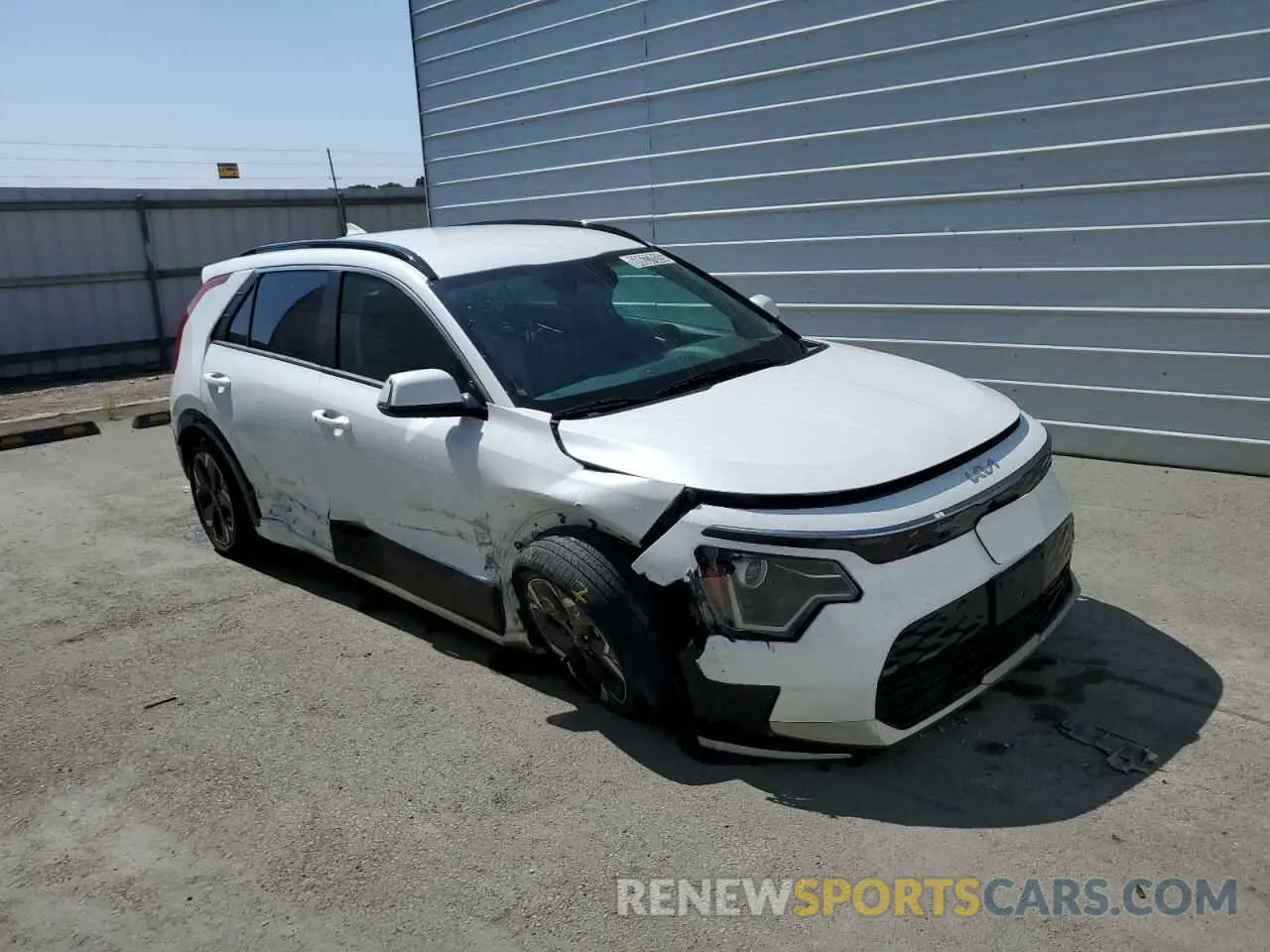 4 fotografías del automóvil dañado KNDCR3L12P5022863 KIA NIRO WIND 2023