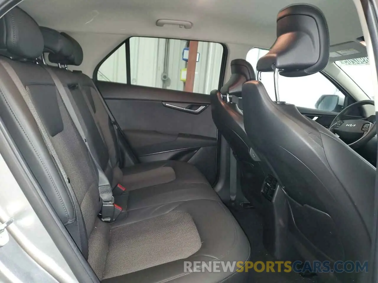 11 fotografías del automóvil dañado KNDCR3L12P5073098 KIA NIRO WIND 2023