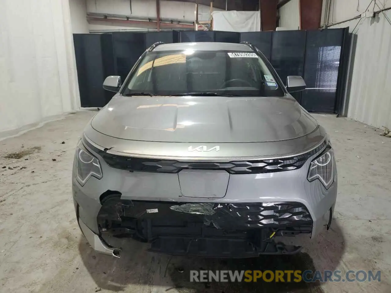 5 fotografías del automóvil dañado KNDCR3L12P5073098 KIA NIRO WIND 2023