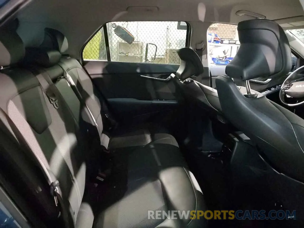 11 fotografías del automóvil dañado KNDCR3L13P5020457 KIA NIRO WIND 2023