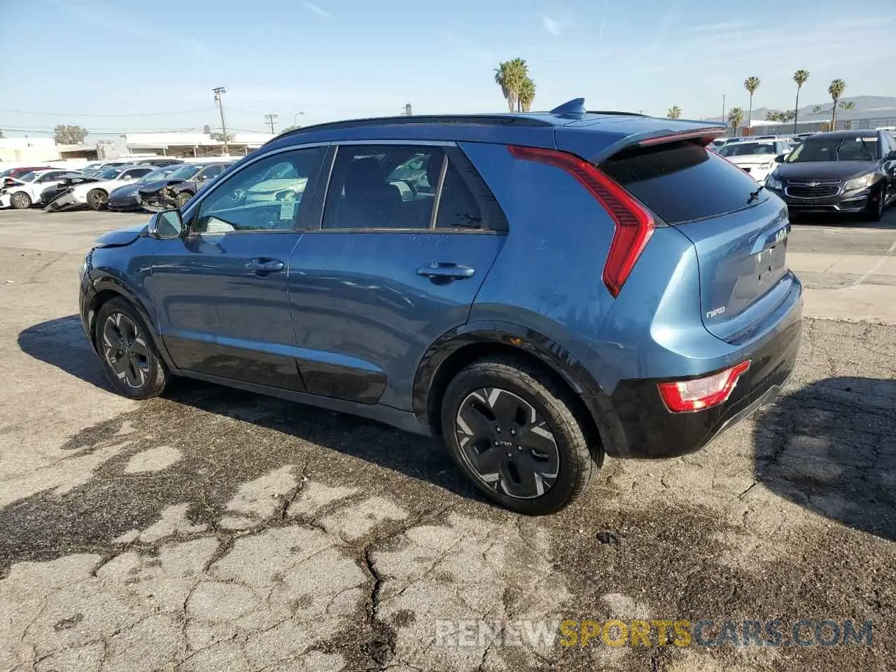 2 fotografías del automóvil dañado KNDCR3L15P5034098 KIA NIRO WIND 2023