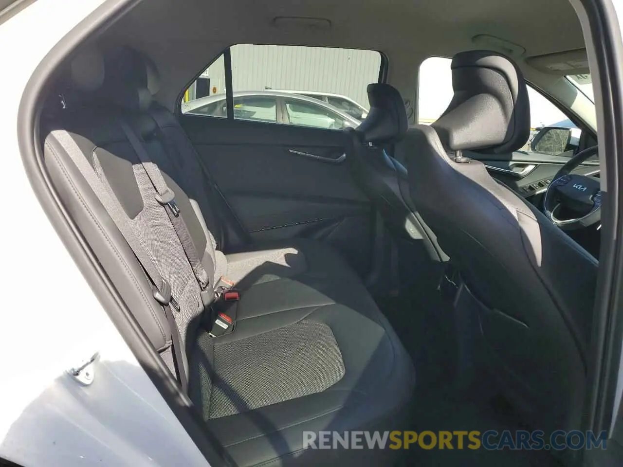 11 fotografías del automóvil dañado KNDCR3L16P5044896 KIA NIRO WIND 2023