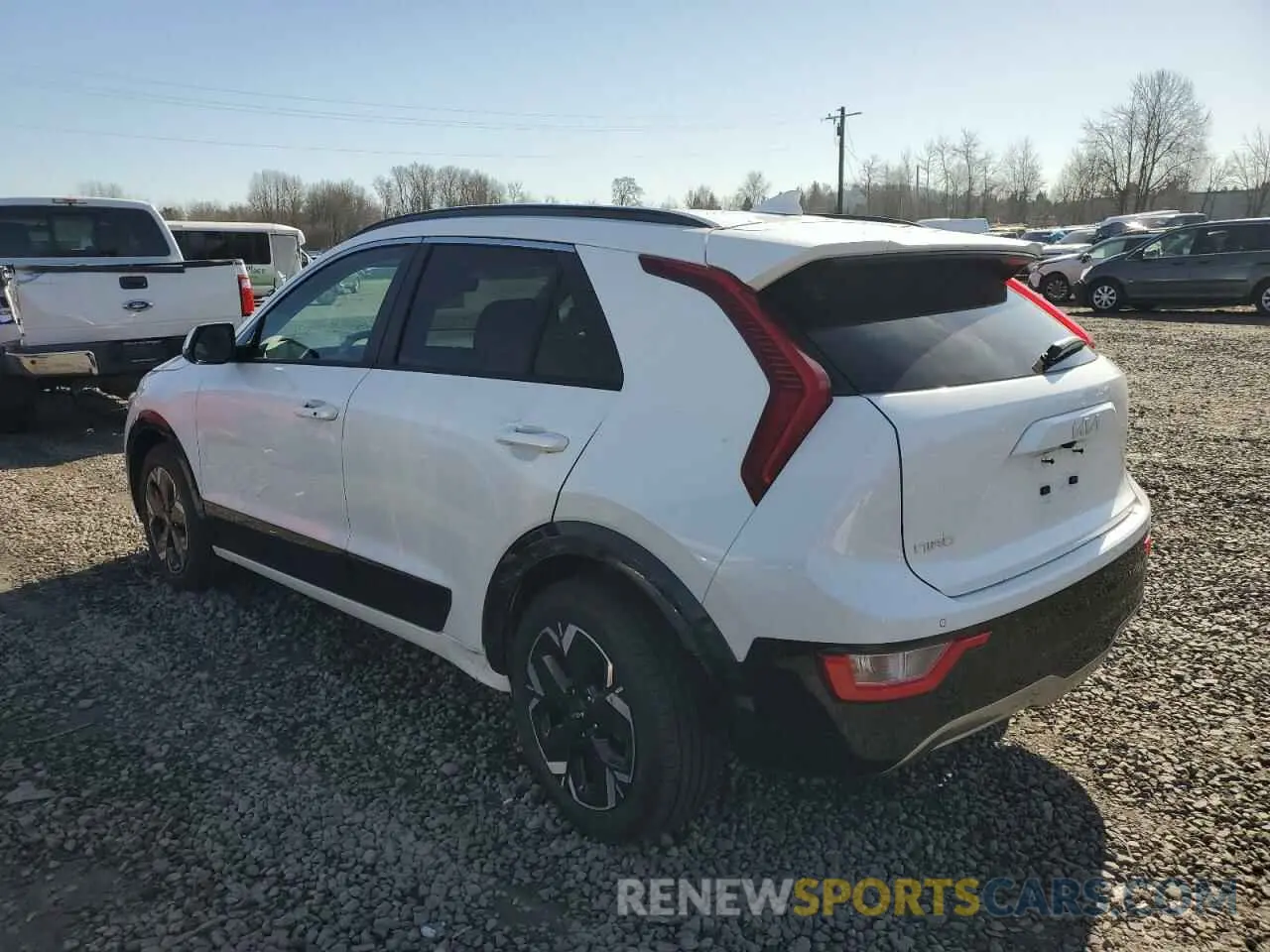 2 fotografías del automóvil dañado KNDCR3L16P5044896 KIA NIRO WIND 2023