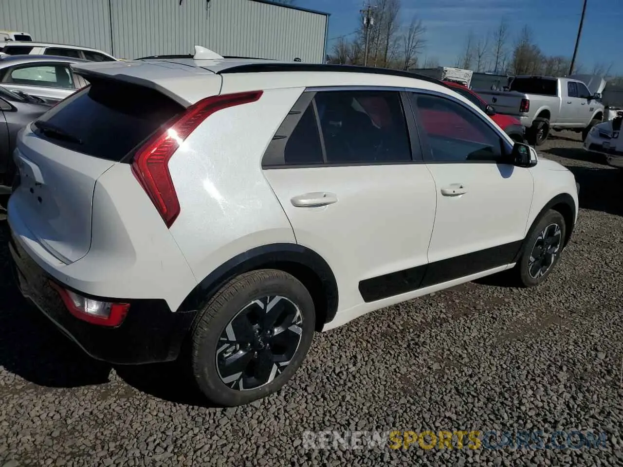 3 fotografías del automóvil dañado KNDCR3L16P5044896 KIA NIRO WIND 2023
