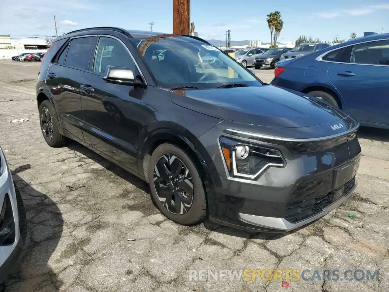 4 fotografías del automóvil dañado KNDCR3L16P5045630 KIA NIRO WIND 2023