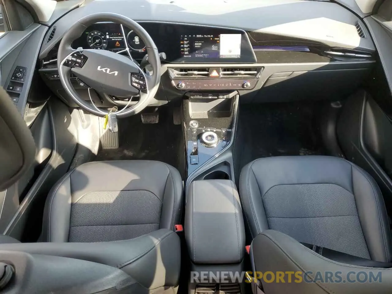 8 fotografías del automóvil dañado KNDCR3L16P5054313 KIA NIRO WIND 2023