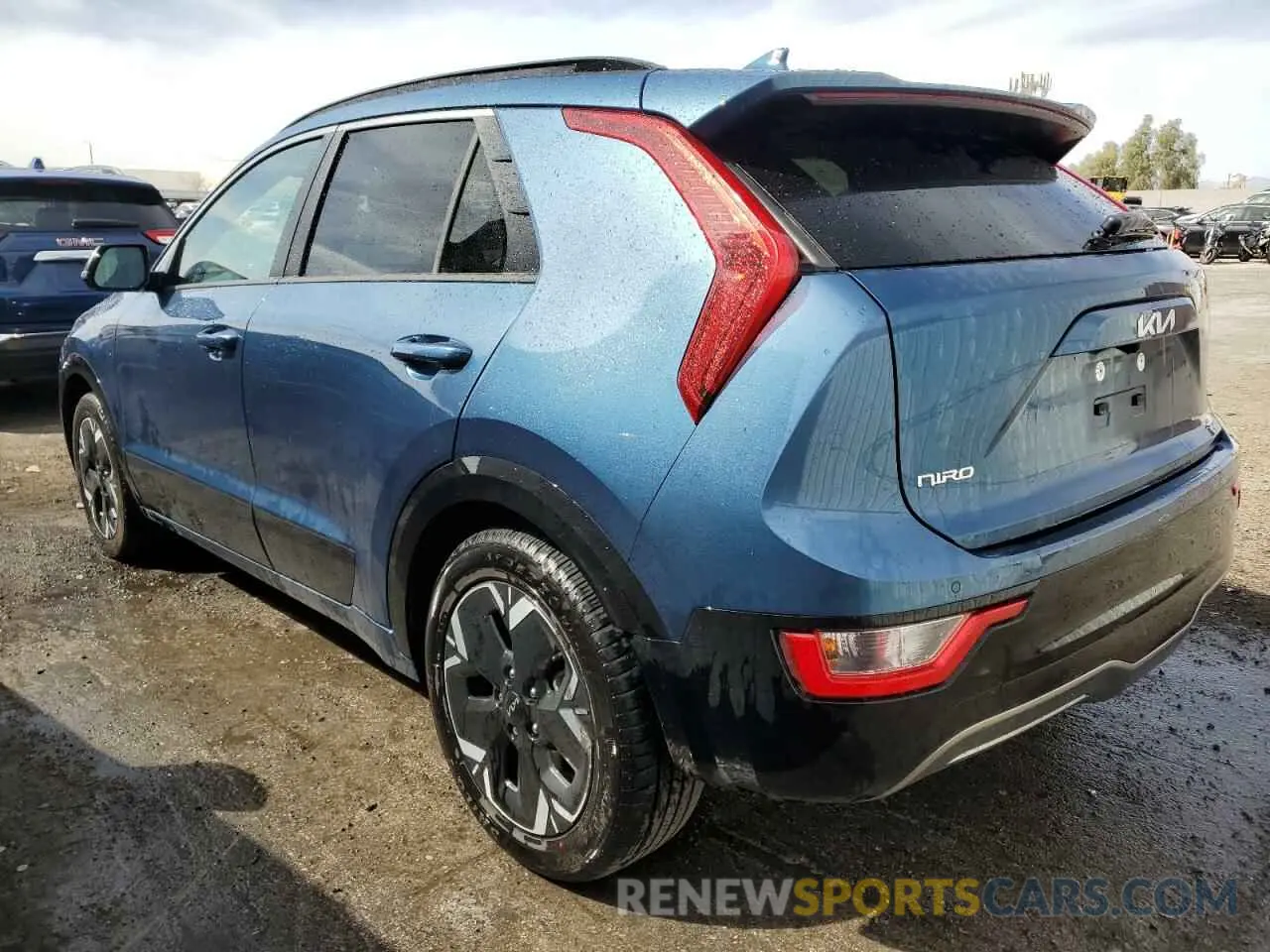 2 fotografías del automóvil dañado KNDCR3L17P5024740 KIA NIRO WIND 2023