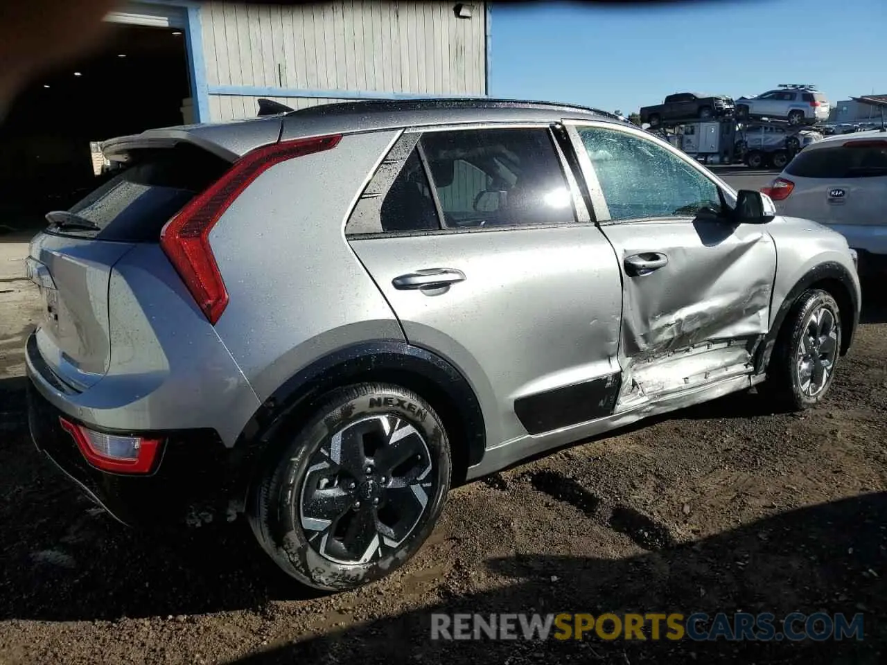 3 fotografías del automóvil dañado KNDCR3L17P5045944 KIA NIRO WIND 2023