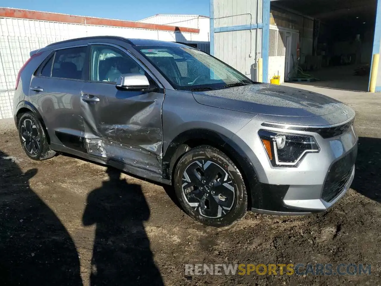 4 fotografías del automóvil dañado KNDCR3L17P5045944 KIA NIRO WIND 2023