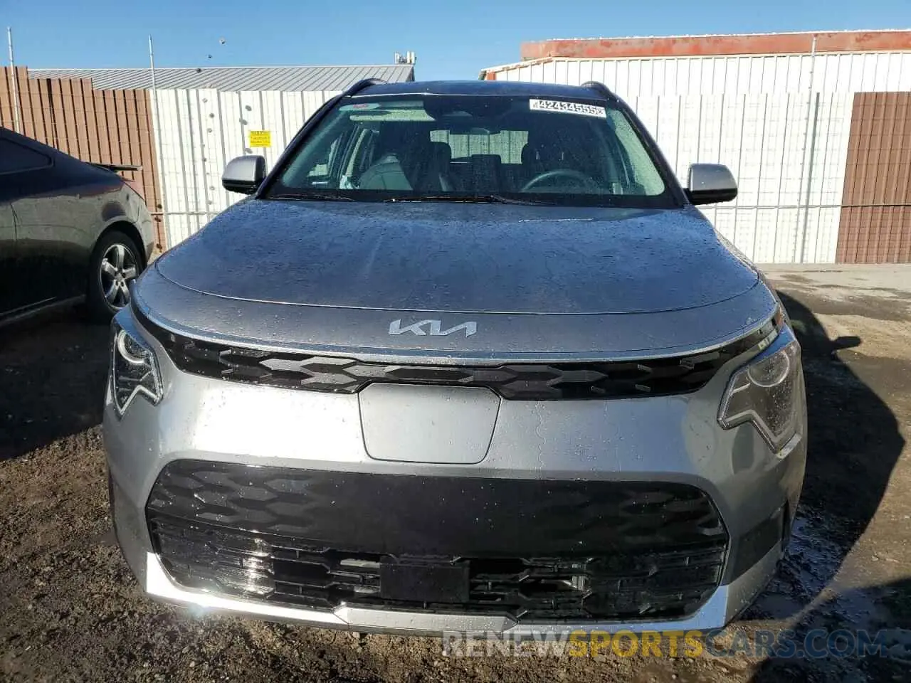 5 fotografías del automóvil dañado KNDCR3L17P5045944 KIA NIRO WIND 2023