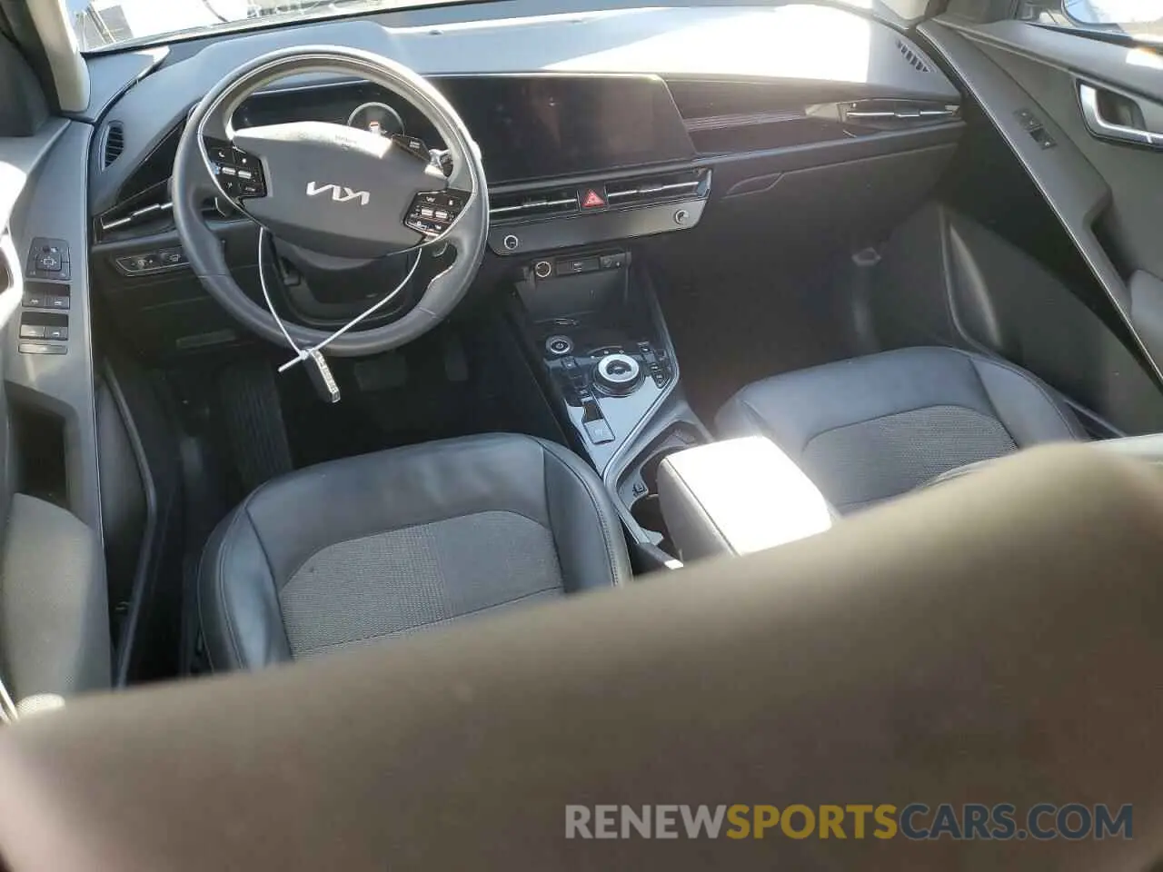 8 fotografías del automóvil dañado KNDCR3L17P5045944 KIA NIRO WIND 2023
