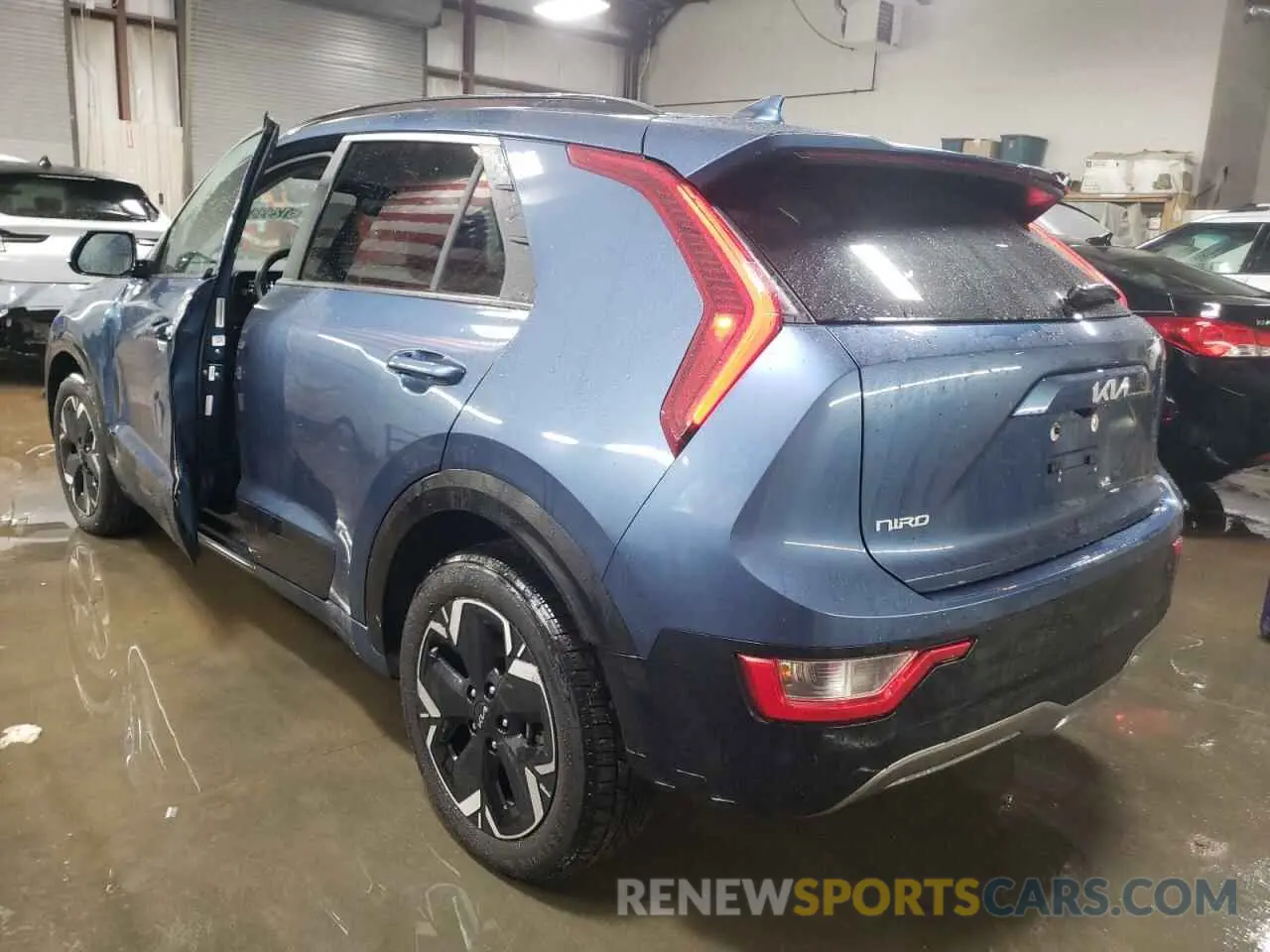 2 fotografías del automóvil dañado KNDCR3L17P5072447 KIA NIRO WIND 2023