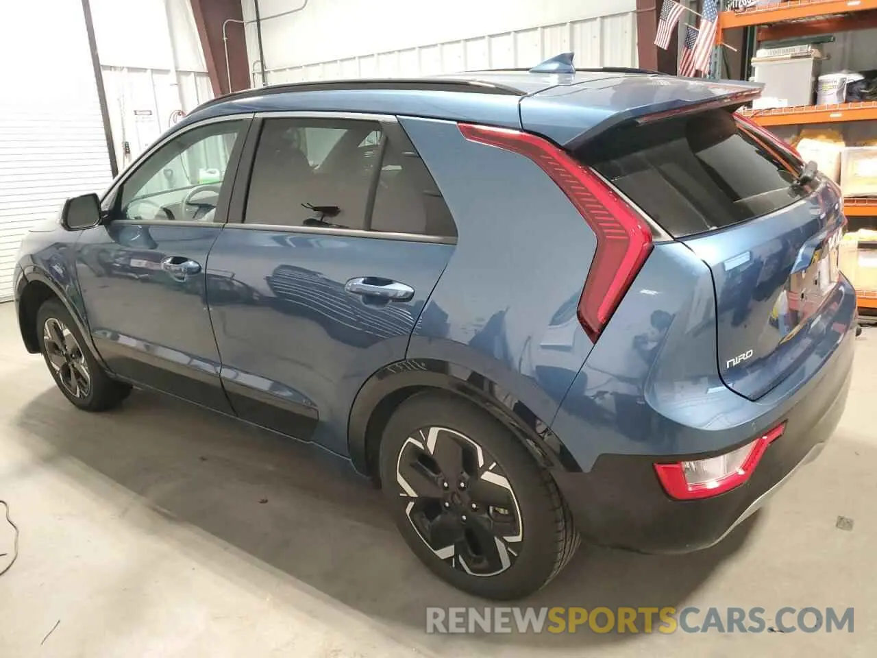 2 fotografías del automóvil dañado KNDCR3L18P5024861 KIA NIRO WIND 2023