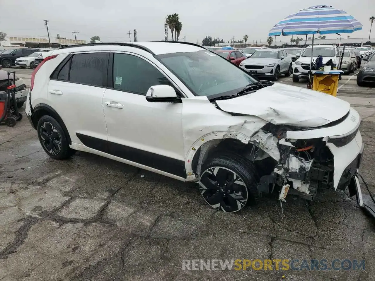4 fotografías del automóvil dañado KNDCR3L18P5045497 KIA NIRO WIND 2023