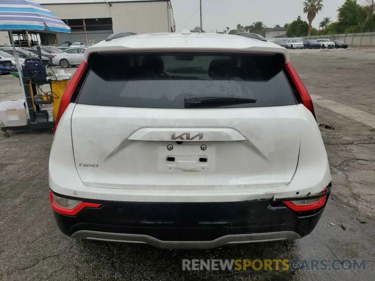 6 fotografías del automóvil dañado KNDCR3L18P5045497 KIA NIRO WIND 2023