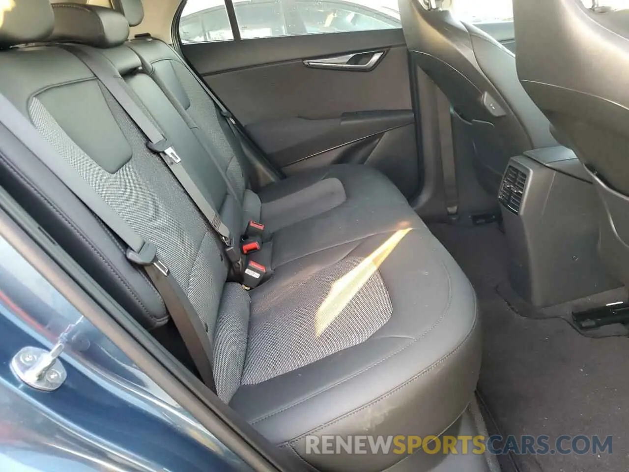 11 fotografías del automóvil dañado KNDCR3L1XP5015983 KIA NIRO WIND 2023