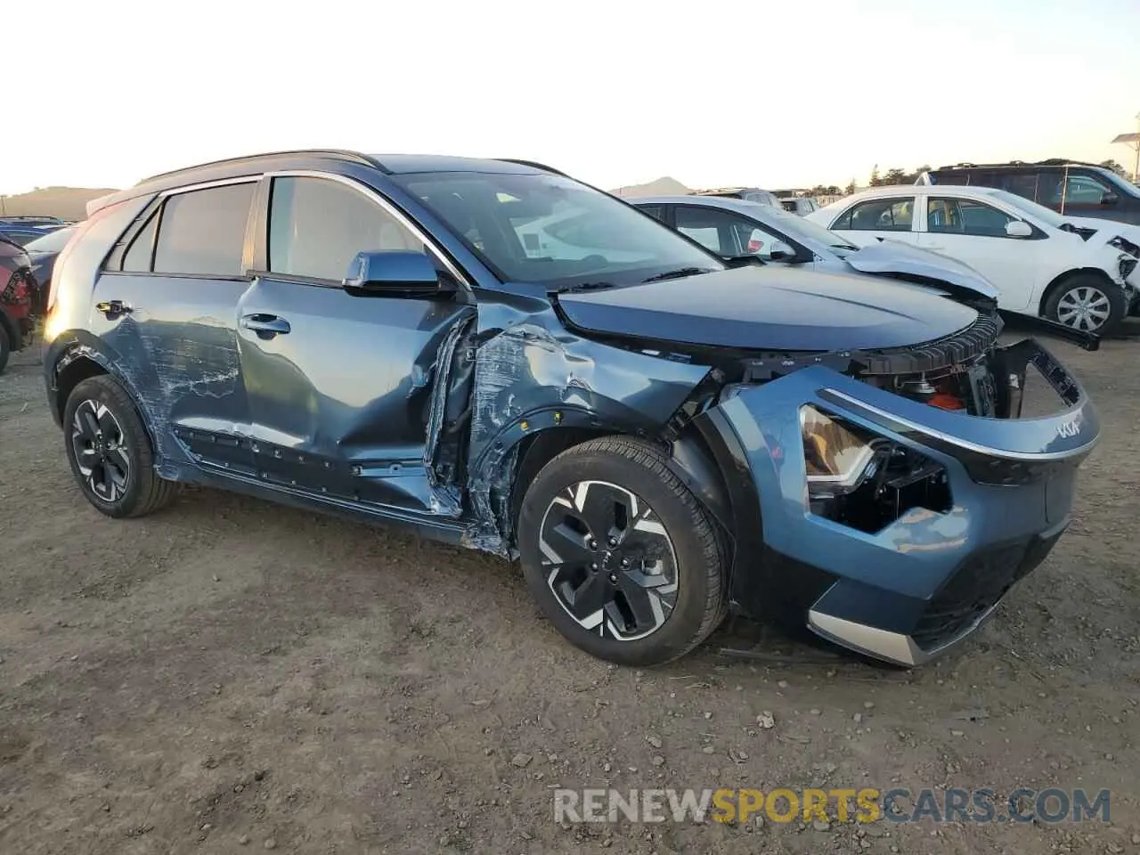4 fotografías del automóvil dañado KNDCR3L1XP5015983 KIA NIRO WIND 2023