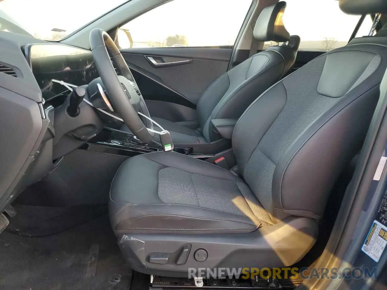 7 fotografías del automóvil dañado KNDCR3L1XP5015983 KIA NIRO WIND 2023