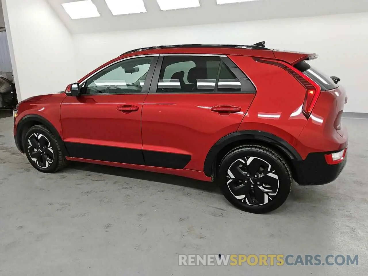 2 fotografías del automóvil dañado KNDCR3L1XP5022688 KIA NIRO WIND 2023