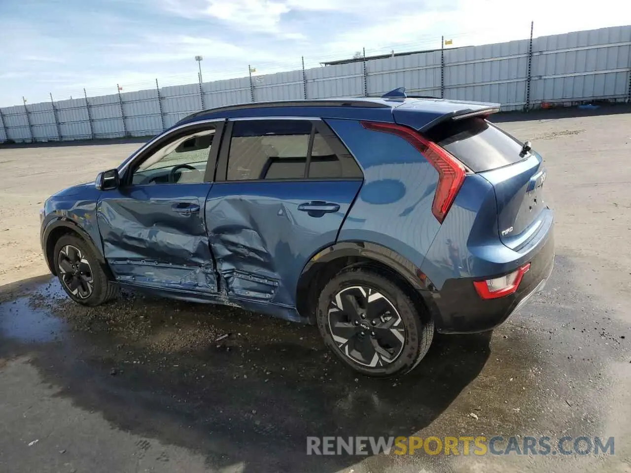 2 fotografías del automóvil dañado KNDCR3L1XP5045839 KIA NIRO WIND 2023