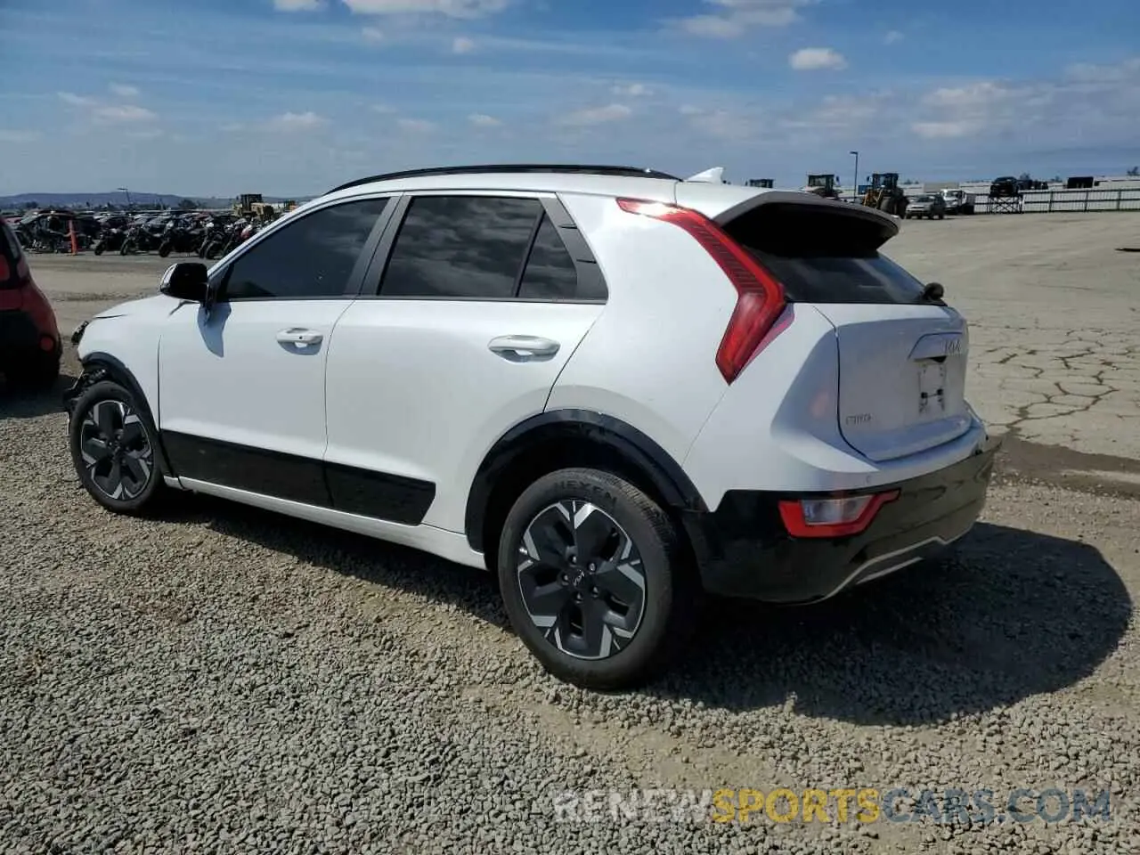 2 fotografías del automóvil dañado KNDCR3L1XP5059319 KIA NIRO WIND 2023