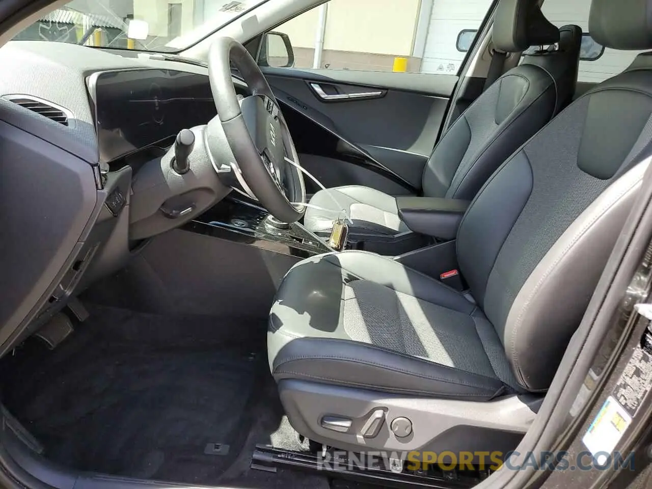 7 fotografías del automóvil dañado KNDCR3L10R5110698 KIA NIRO WIND 2024