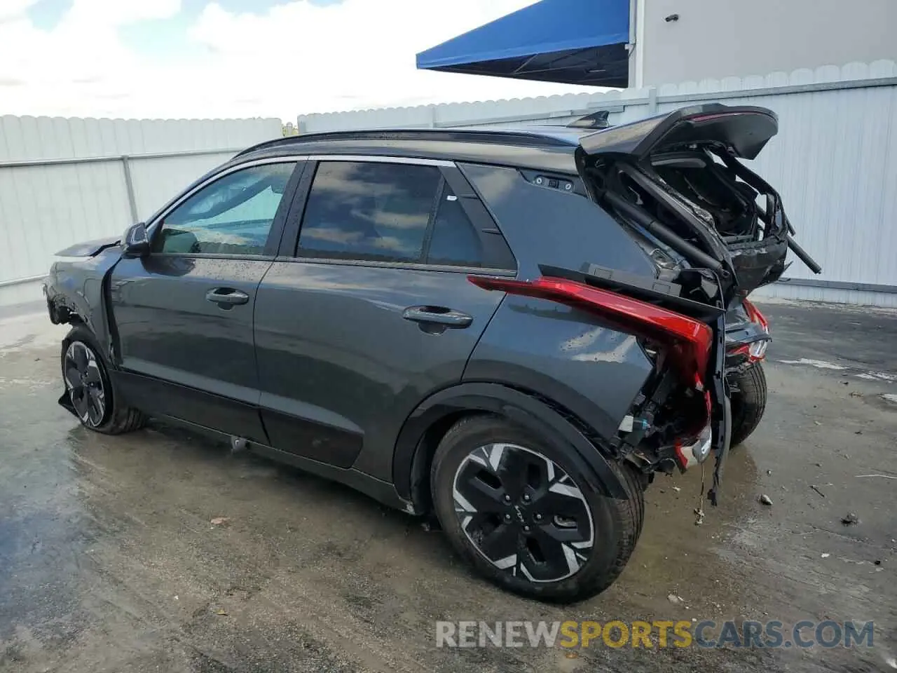 2 fotografías del automóvil dañado KNDCR3L11R5087710 KIA NIRO WIND 2024