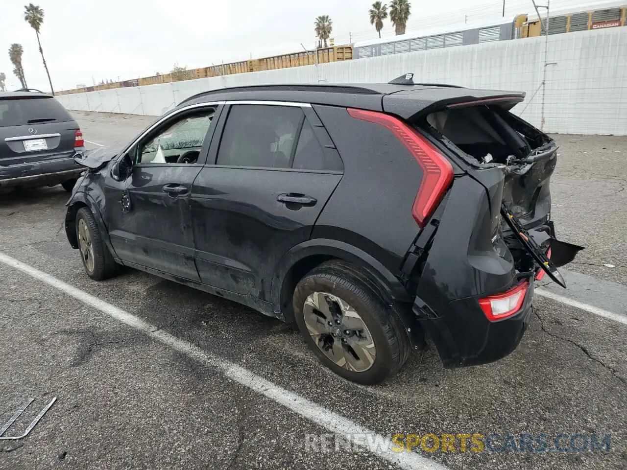 2 fotografías del automóvil dañado KNDCR3L11R5113612 KIA NIRO WIND 2024