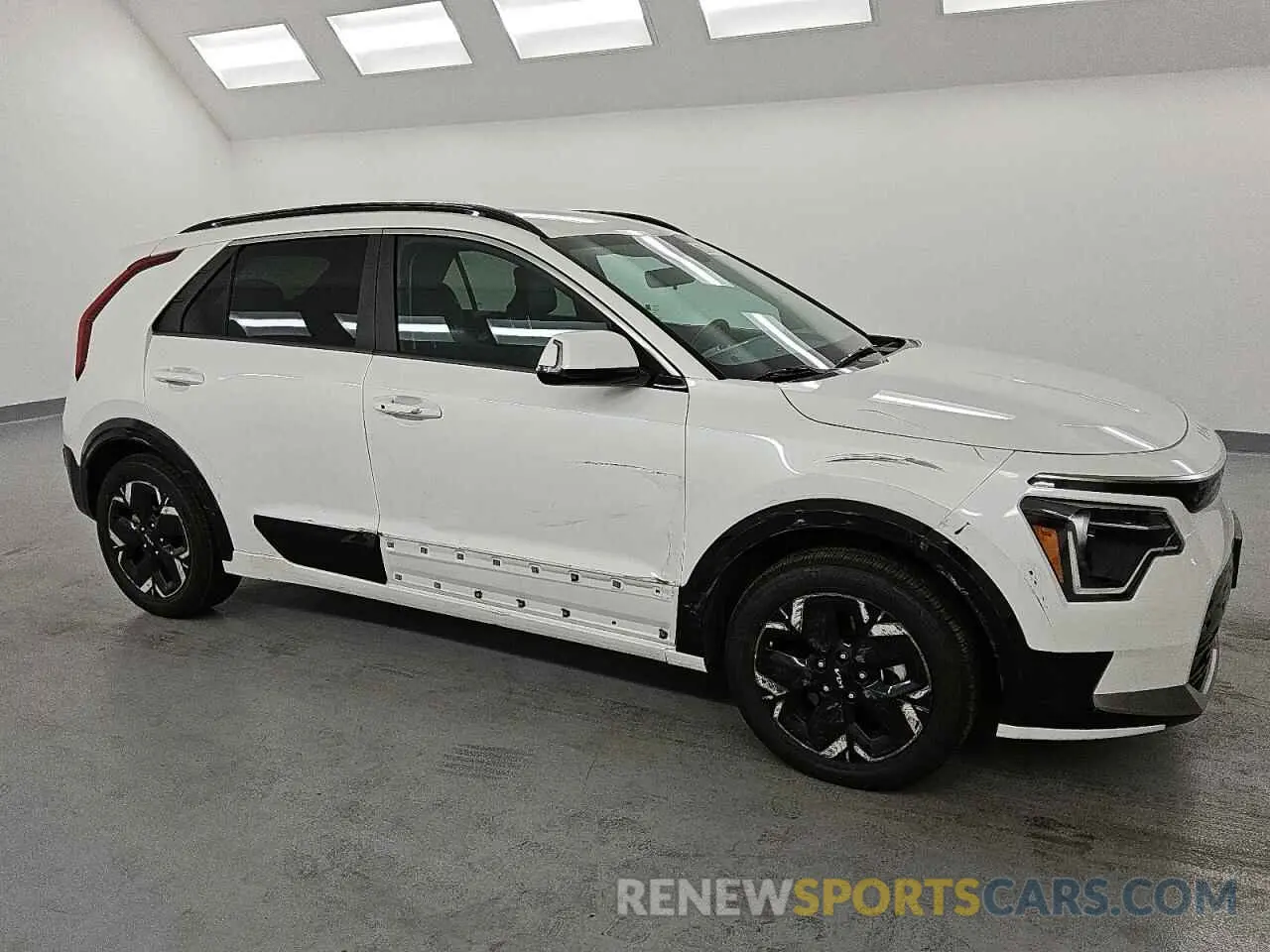 4 fotografías del automóvil dañado KNDCR3L13R5110646 KIA NIRO WIND 2024