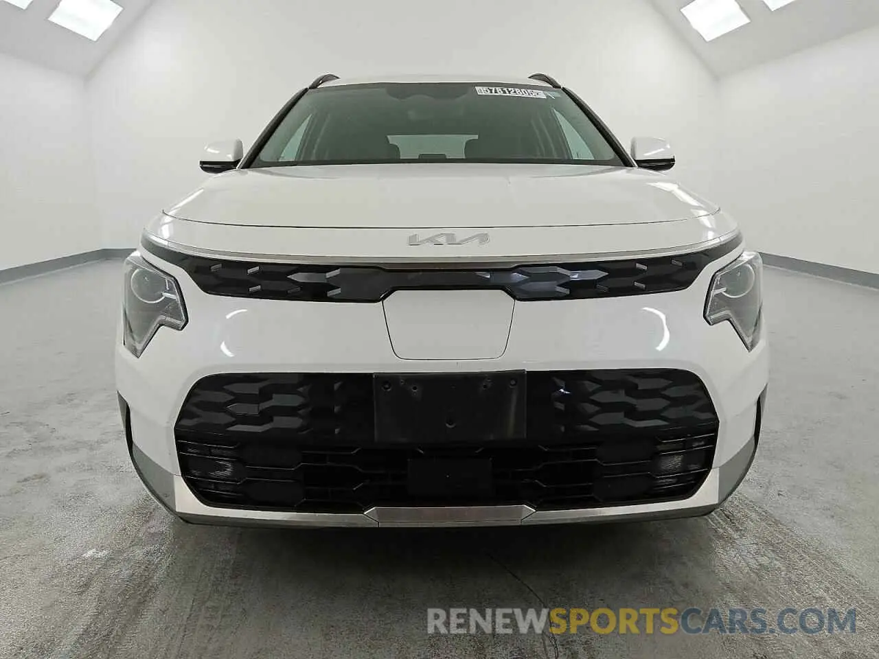 5 fotografías del automóvil dañado KNDCR3L13R5110646 KIA NIRO WIND 2024