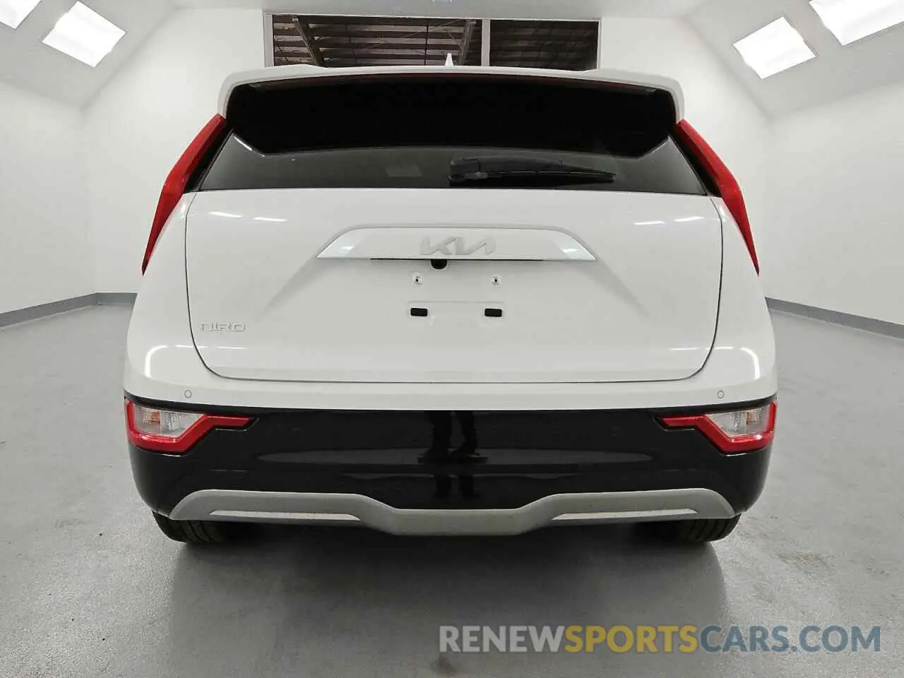 6 fotografías del automóvil dañado KNDCR3L13R5110646 KIA NIRO WIND 2024