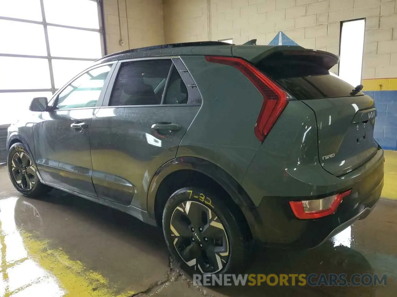 2 fotografías del automóvil dañado KNDCR3L13R5122215 KIA NIRO WIND 2024