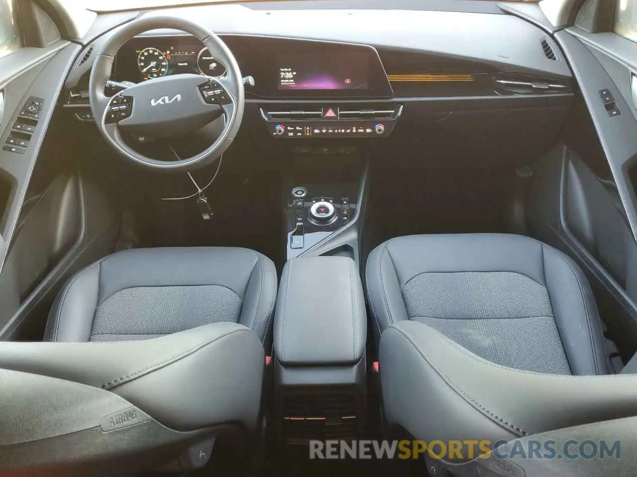 8 fotografías del automóvil dañado KNDCR3L14R5120974 KIA NIRO WIND 2024