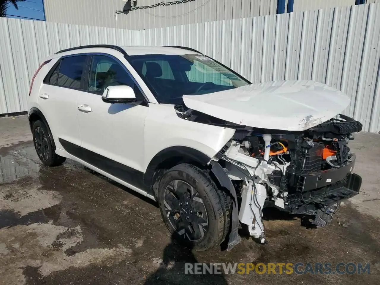 4 fotografías del automóvil dañado KNDCR3L17R5094676 KIA NIRO WIND 2024
