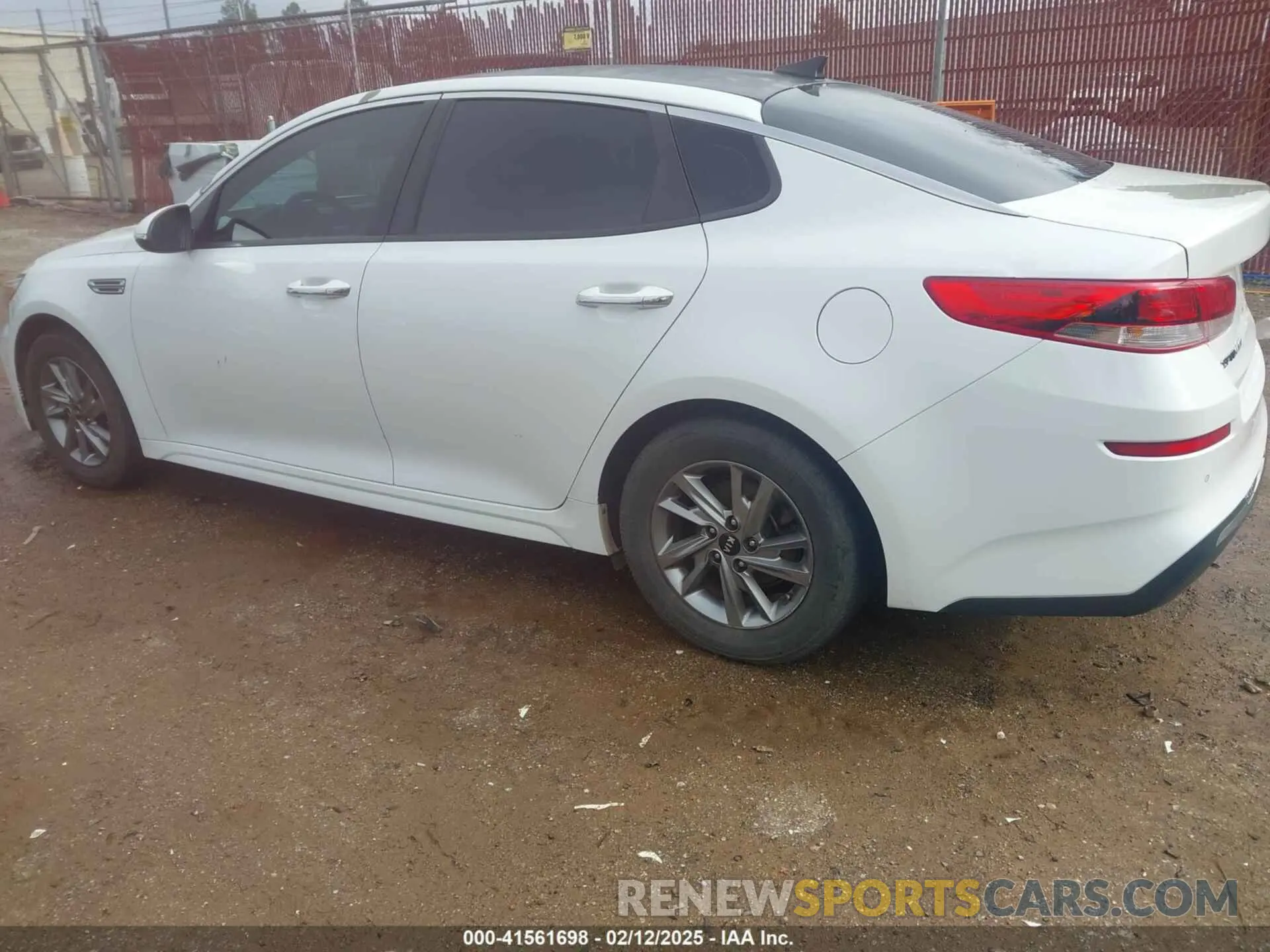3 fotografías del automóvil dañado 5XXGT4L30KG308578 KIA OPTIMA 2019