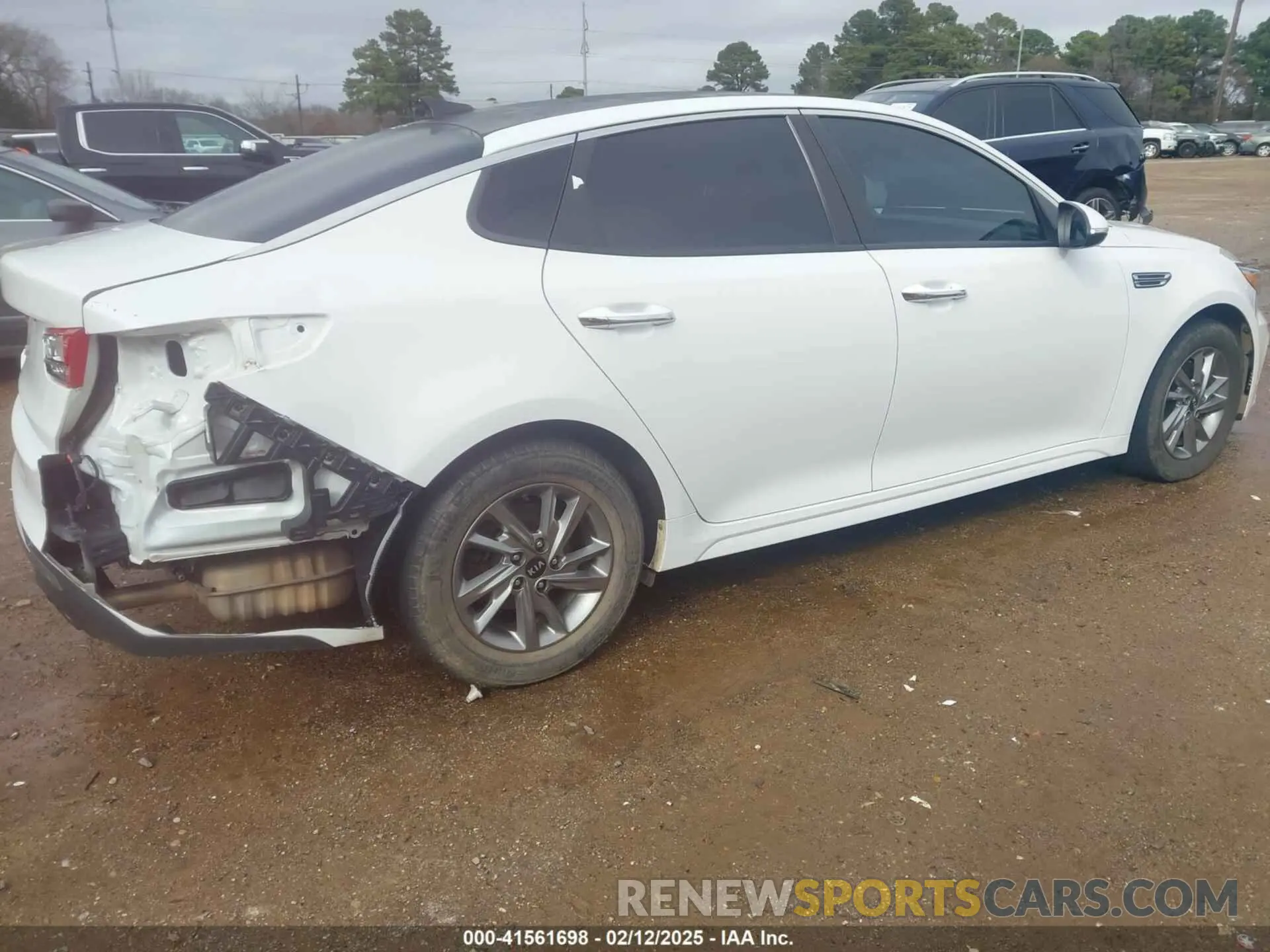 4 fotografías del automóvil dañado 5XXGT4L30KG308578 KIA OPTIMA 2019