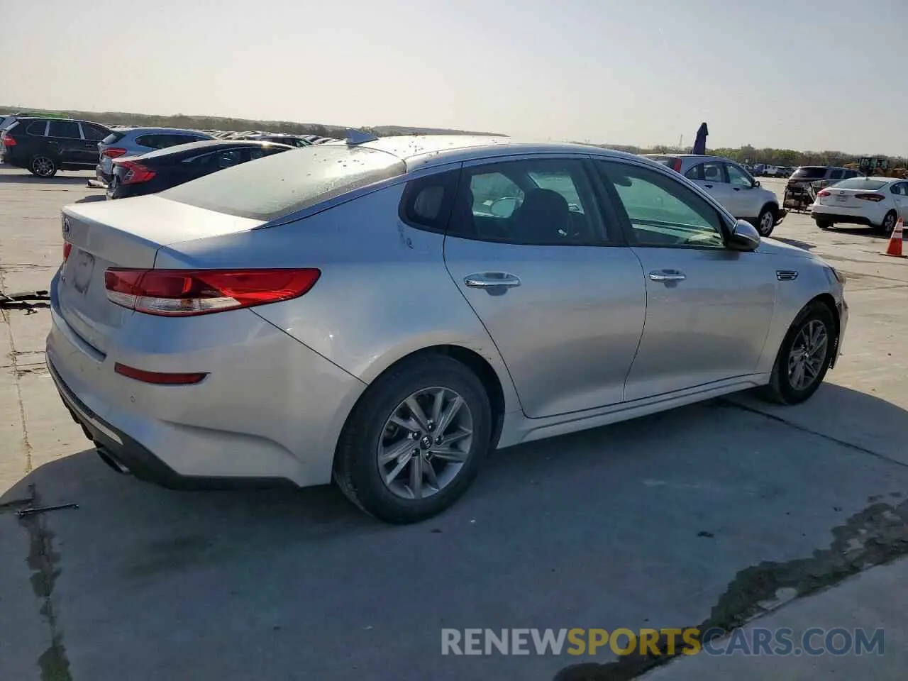3 fotografías del automóvil dañado 5XXGT4L30KG310055 KIA OPTIMA 2019