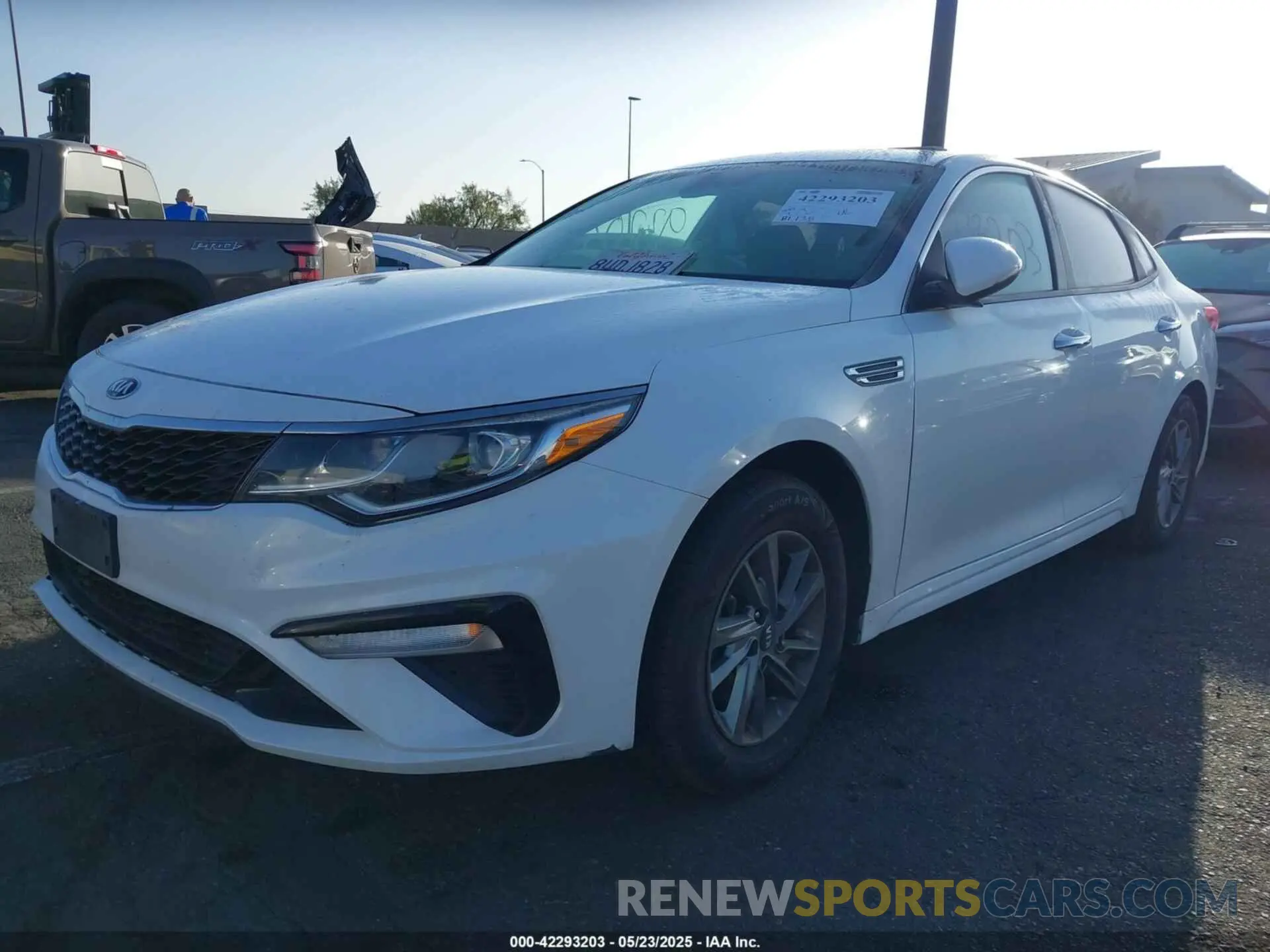 2 fotografías del automóvil dañado 5XXGT4L30KG340544 KIA OPTIMA 2019