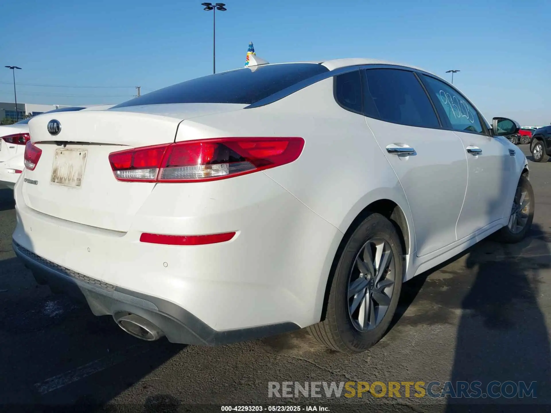 4 fotografías del automóvil dañado 5XXGT4L30KG340544 KIA OPTIMA 2019