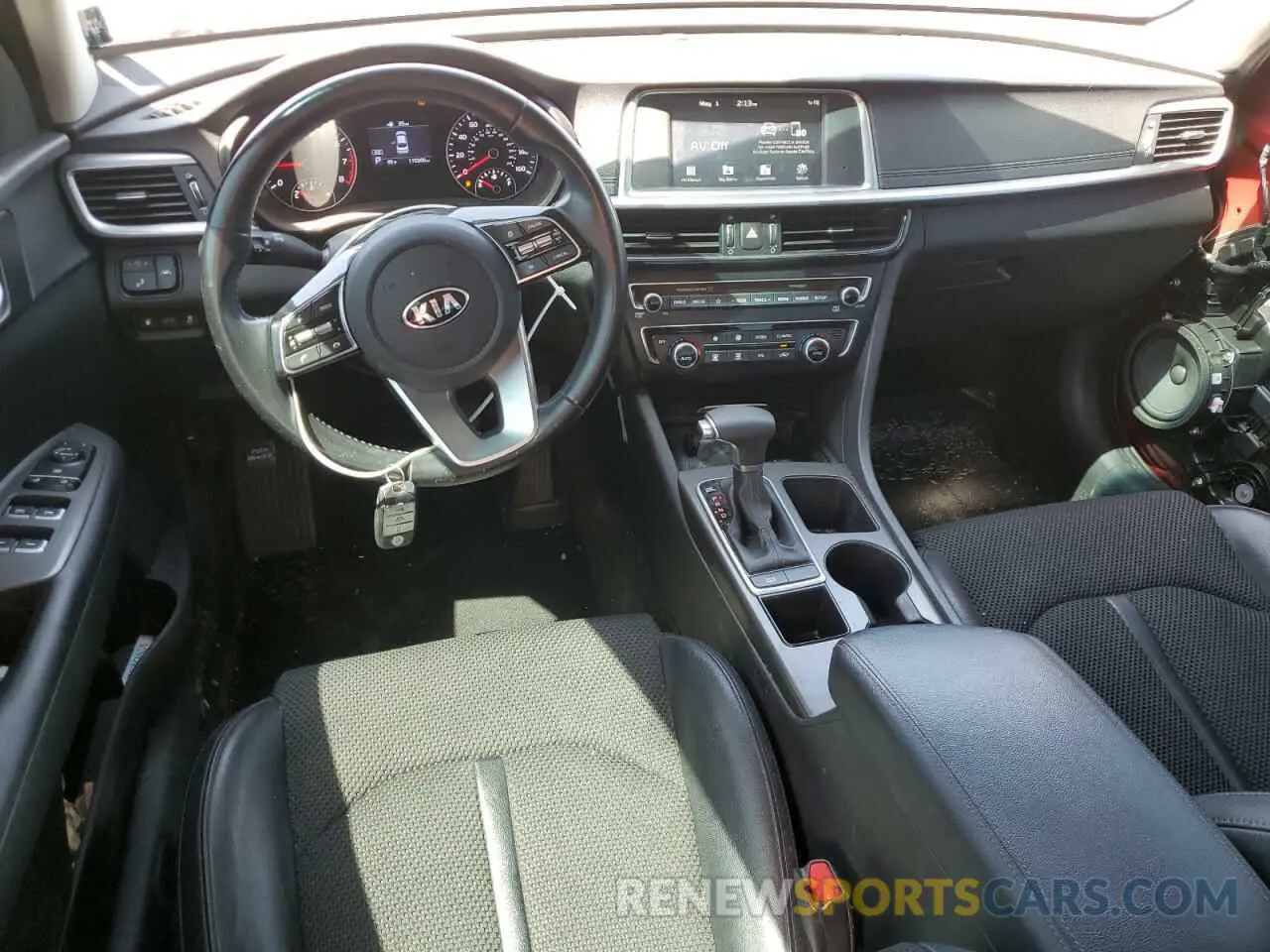 8 fotografías del automóvil dañado 5XXGT4L31KG292259 KIA OPTIMA 2019
