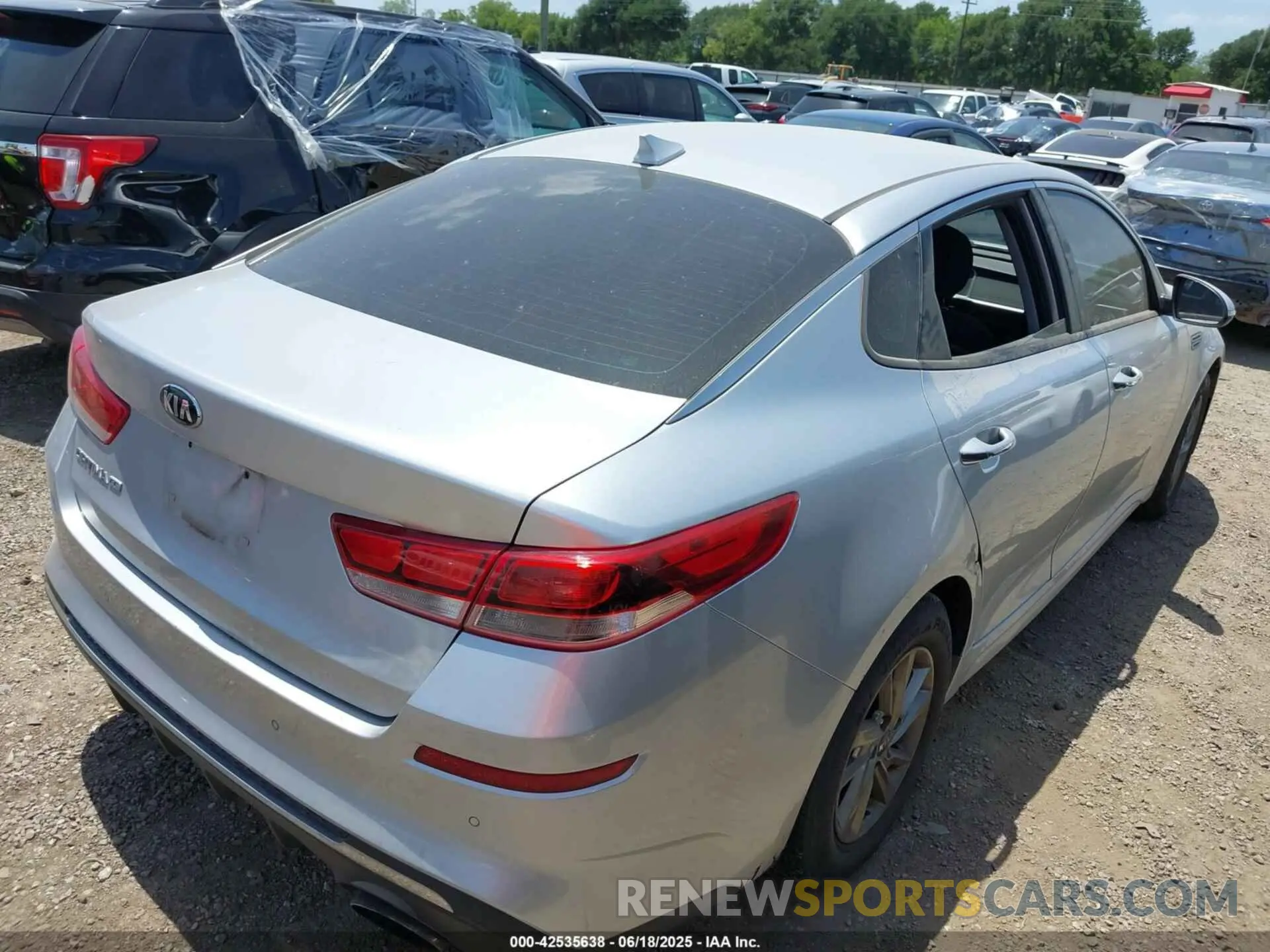 4 fotografías del automóvil dañado 5XXGT4L31KG294125 KIA OPTIMA 2019