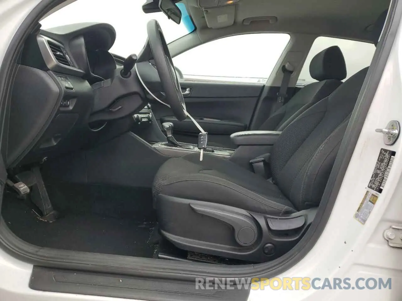 7 fotografías del automóvil dañado 5XXGT4L31KG306001 KIA OPTIMA 2019