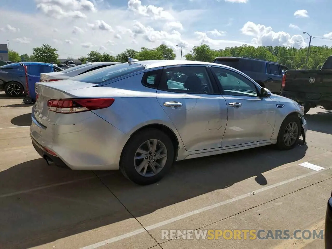 3 fotografías del automóvil dañado 5XXGT4L31KG323056 KIA OPTIMA 2019