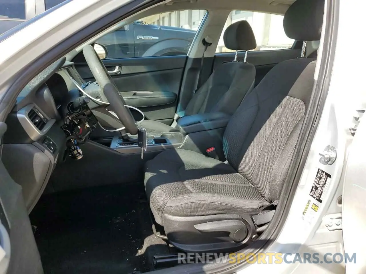 7 fotografías del automóvil dañado 5XXGT4L31KG323056 KIA OPTIMA 2019