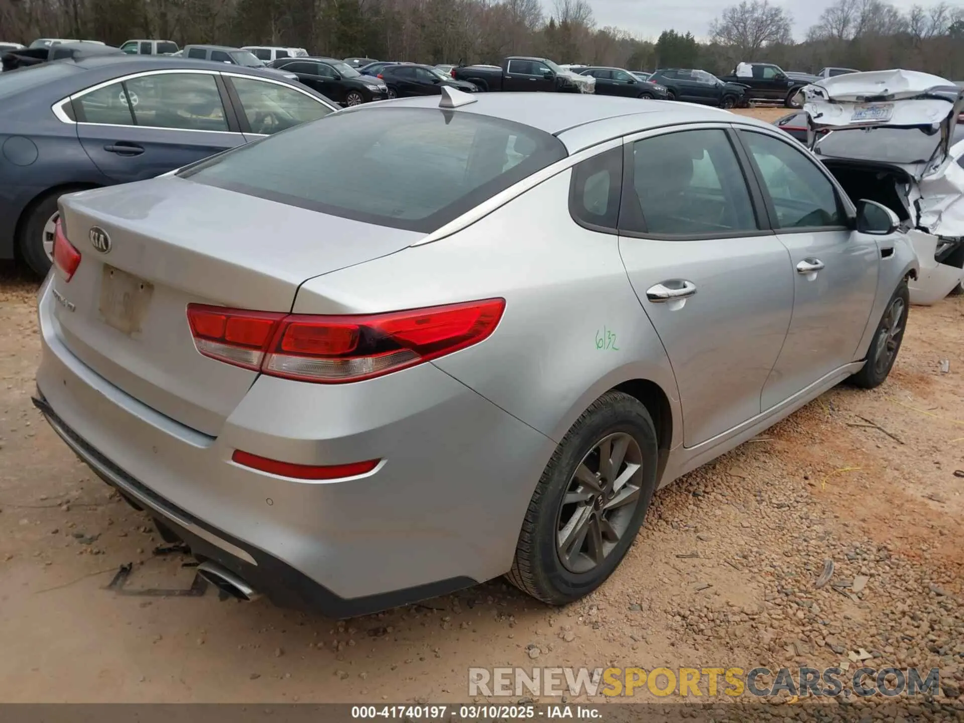 4 fotografías del automóvil dañado 5XXGT4L31KG323493 KIA OPTIMA 2019