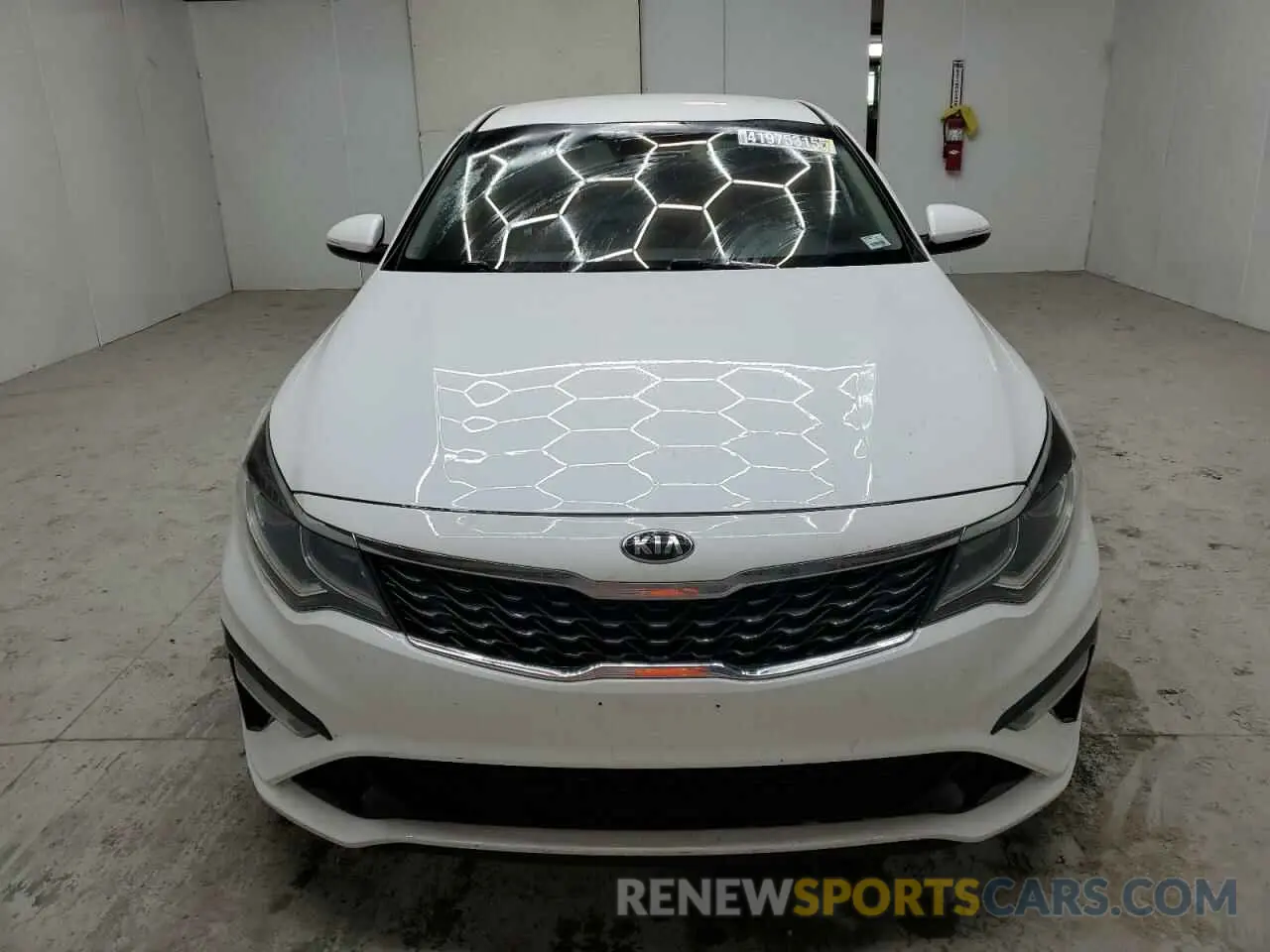 5 fotografías del automóvil dañado 5XXGT4L31KG334879 KIA OPTIMA 2019