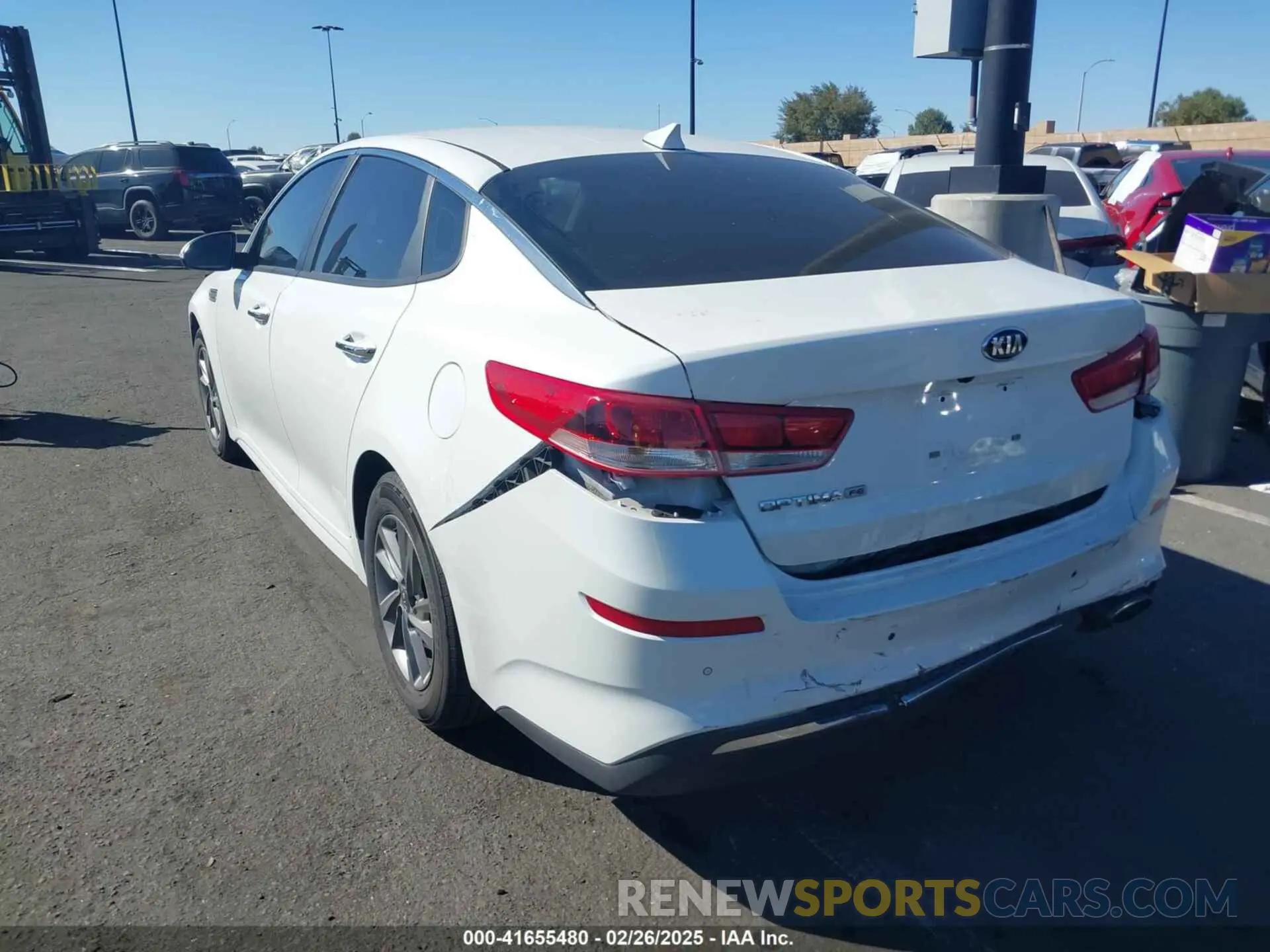 3 fotografías del automóvil dañado 5XXGT4L31KG335756 KIA OPTIMA 2019