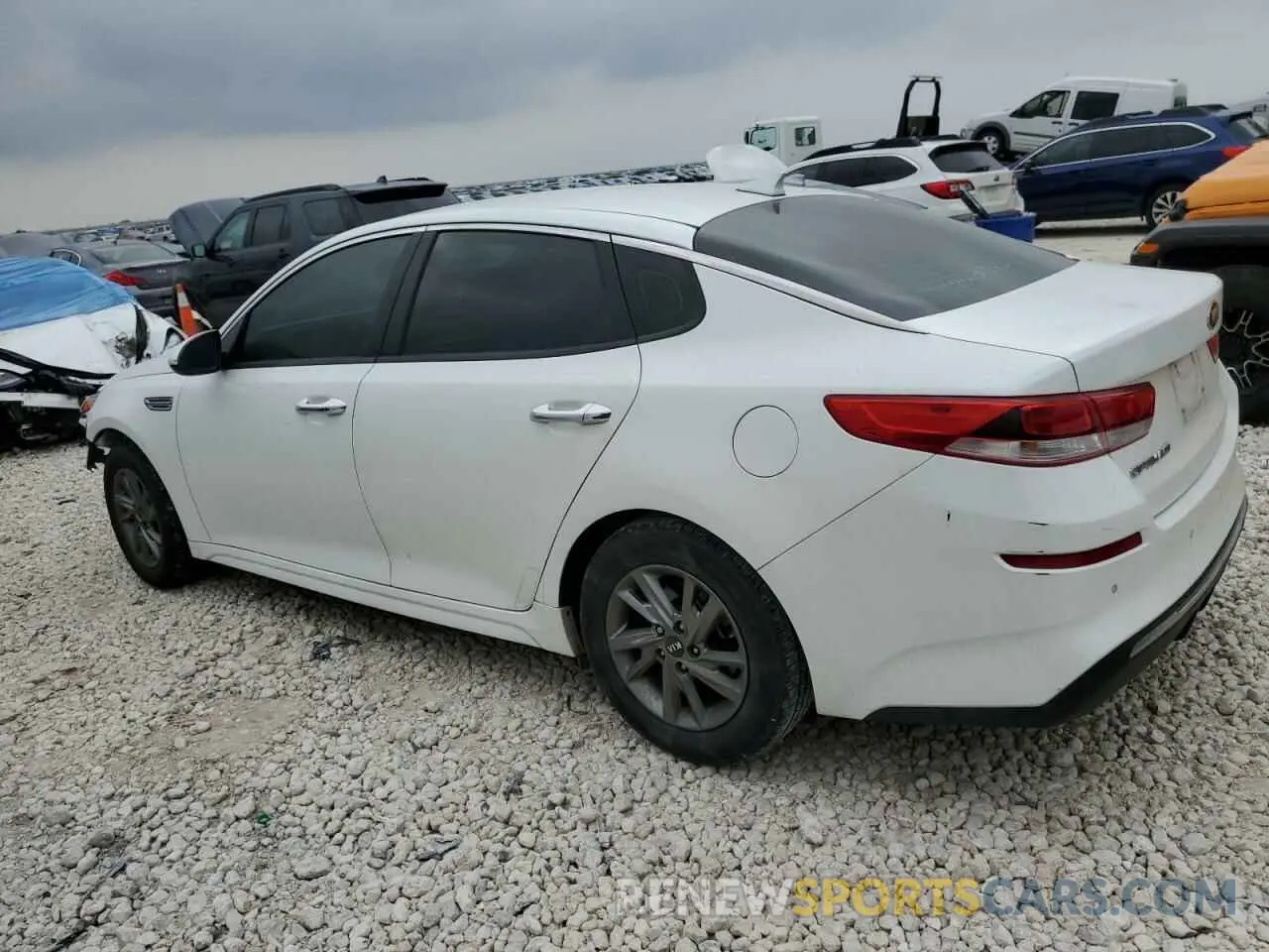 2 fotografías del automóvil dañado 5XXGT4L31KG338530 KIA OPTIMA 2019